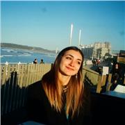 Profesora de inglés nativo; estudiando inglés desde los 3 años y completando la ESO y Bachiller por el sistema Británico. He ido a la Universidad en Manchester, por lo que tengo un nivel de inglés alto. Mi experiencia como tutora de inglés comienza como c